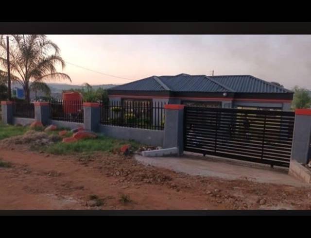 2 BEDROOM HOUSE FOR SALE IN MAKHUVHA